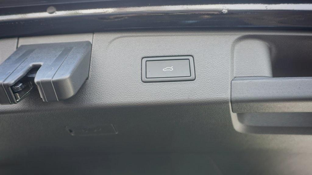 new 2026 Volkswagen Atlas car, priced at $48,355