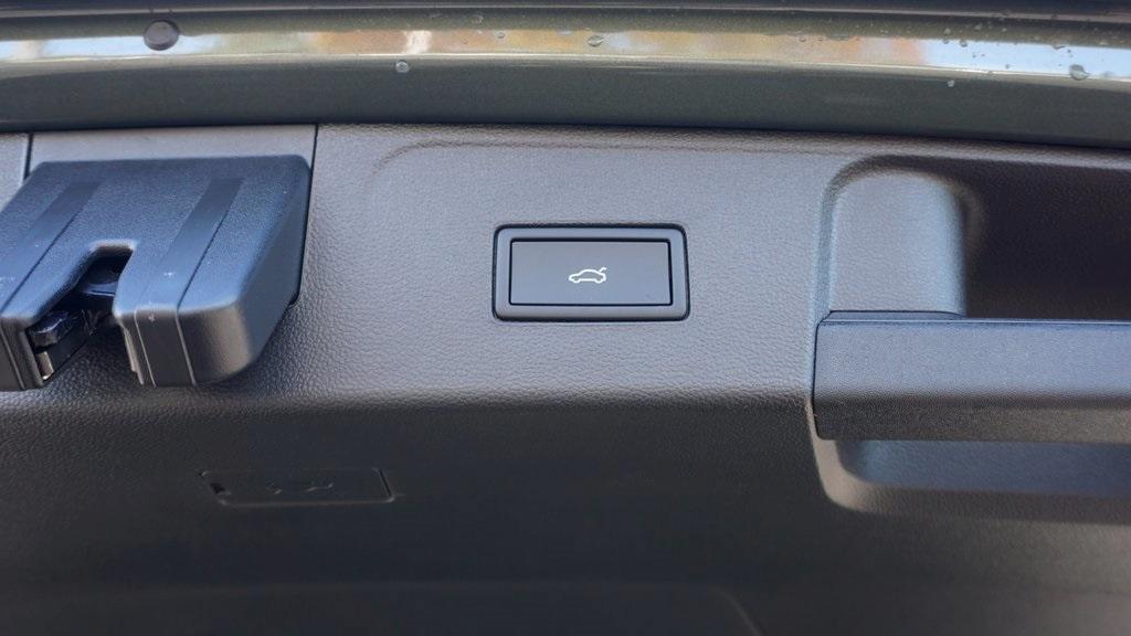 new 2026 Volkswagen Atlas car, priced at $48,950