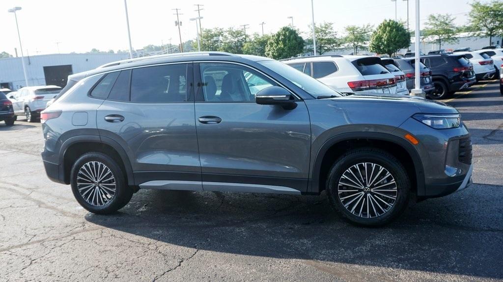 new 2025 Volkswagen Tiguan car, priced at $32,930