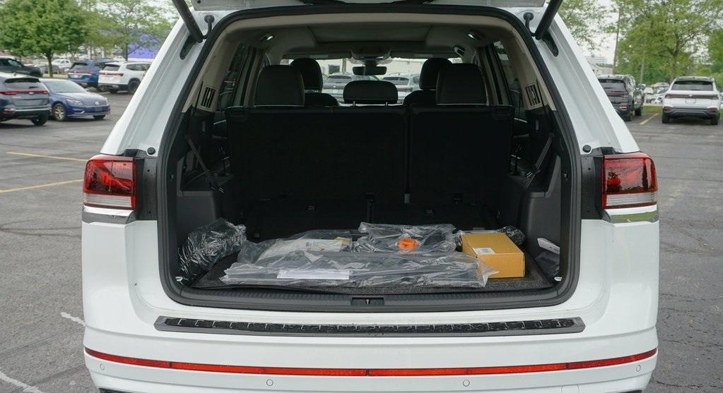 new 2025 Volkswagen Atlas car, priced at $56,764