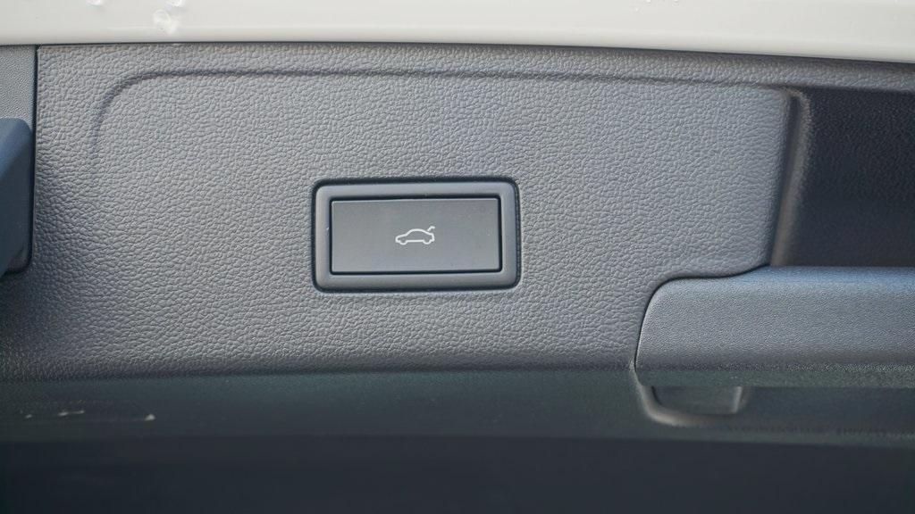 new 2026 Volkswagen Atlas Cross Sport car, priced at $48,276