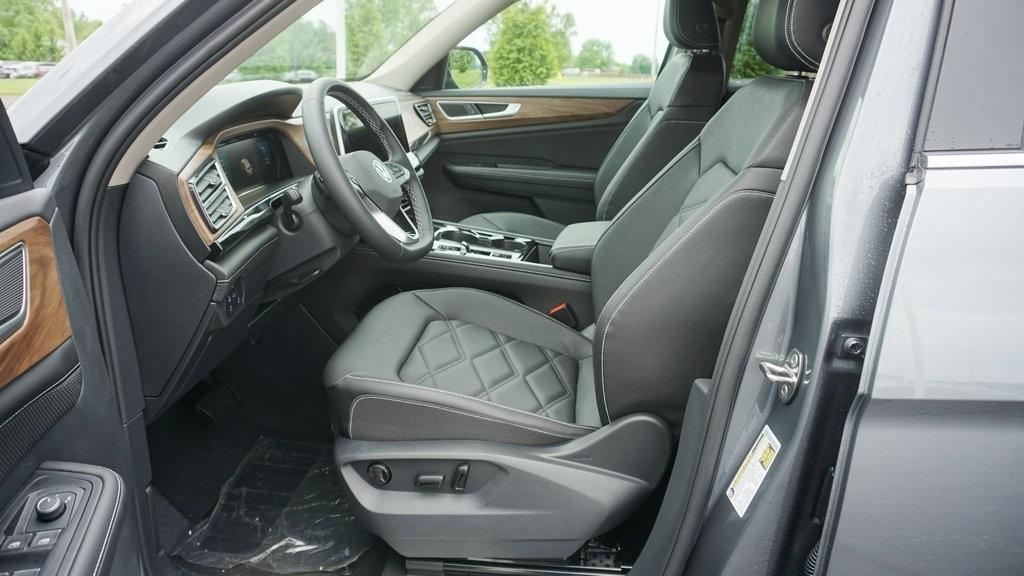 new 2025 Volkswagen Atlas car, priced at $47,383