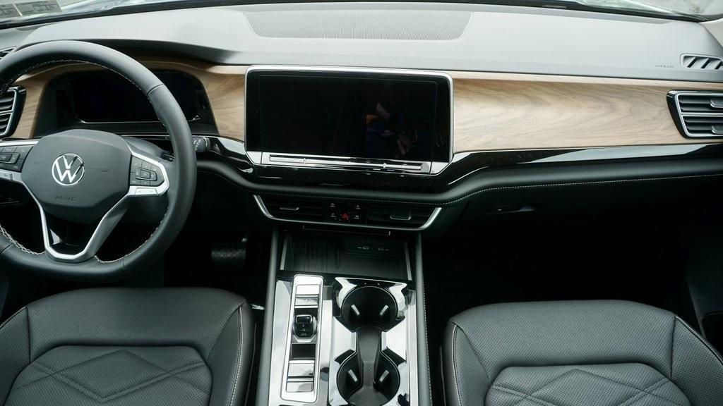 new 2025 Volkswagen Atlas car, priced at $47,383