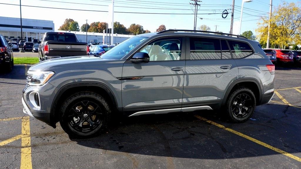 new 2025 Volkswagen Atlas car, priced at $49,153