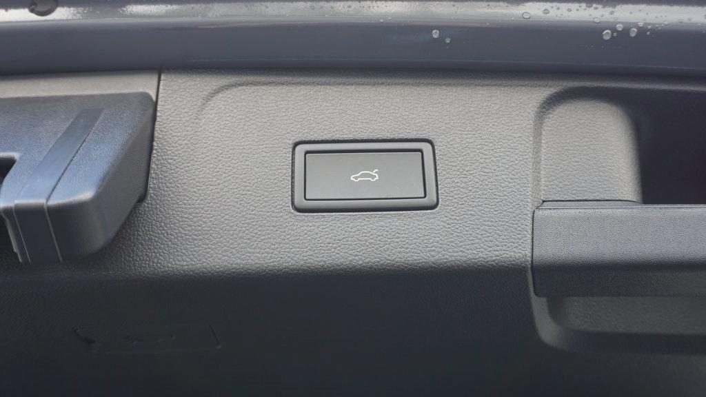 new 2026 Volkswagen Atlas car, priced at $52,003