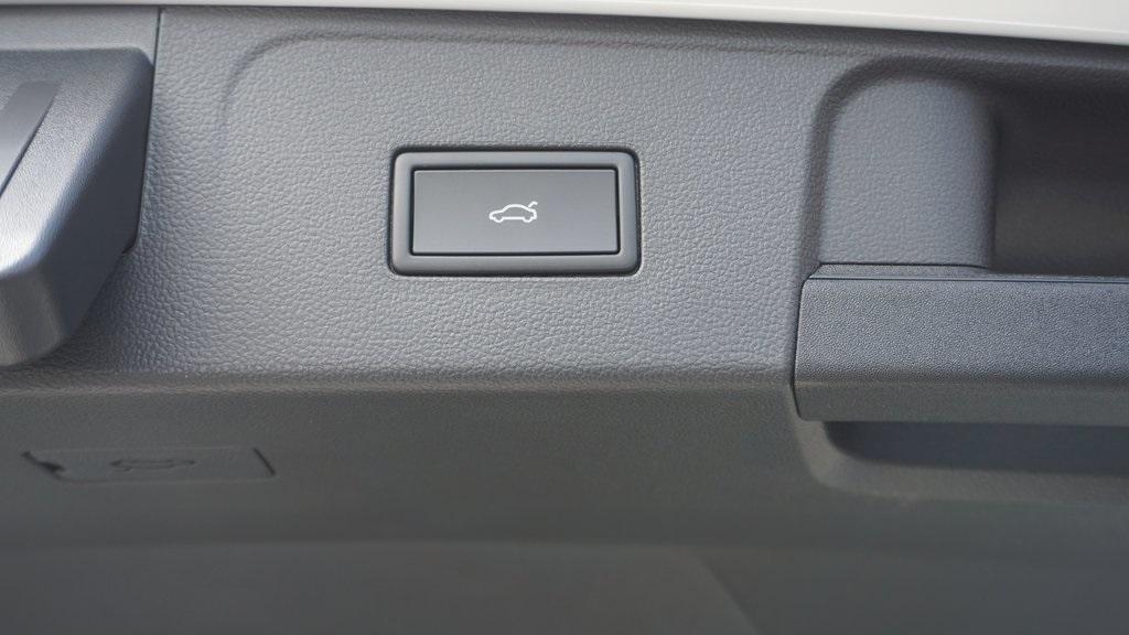 new 2026 Volkswagen Atlas car, priced at $50,870