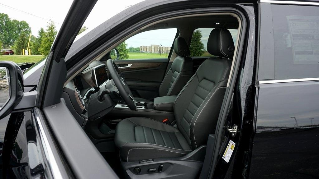 new 2025 Volkswagen Atlas car, priced at $51,361