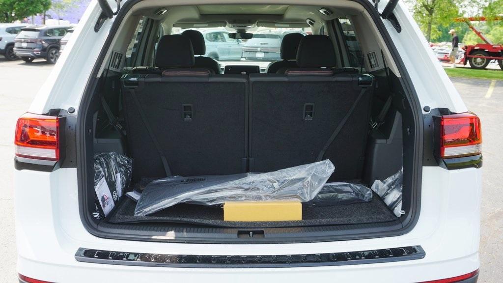 new 2025 Volkswagen Atlas car, priced at $50,049
