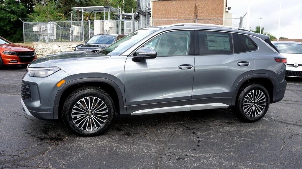 new 2025 Volkswagen Tiguan car, priced at $33,035