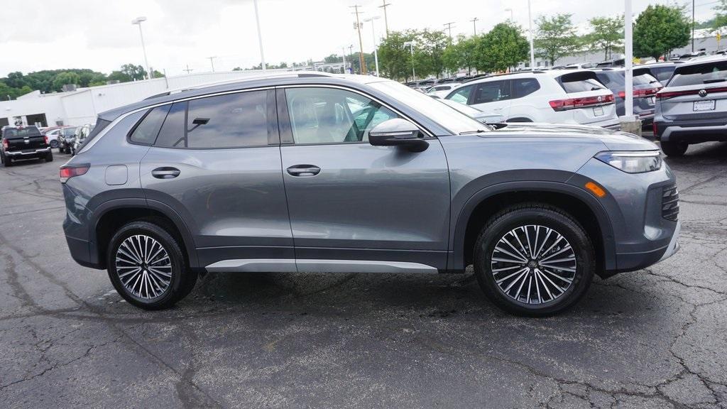 new 2025 Volkswagen Tiguan car, priced at $33,035