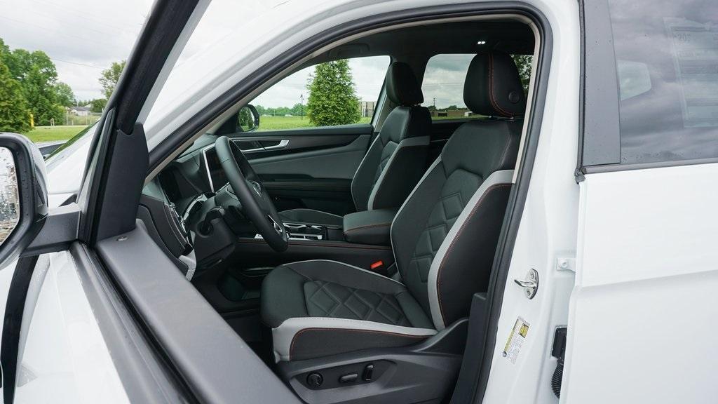 new 2025 Volkswagen Atlas car, priced at $49,819