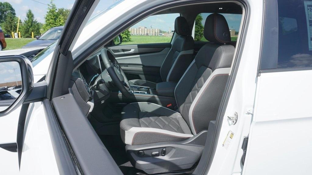 new 2025 Volkswagen Atlas car, priced at $50,641