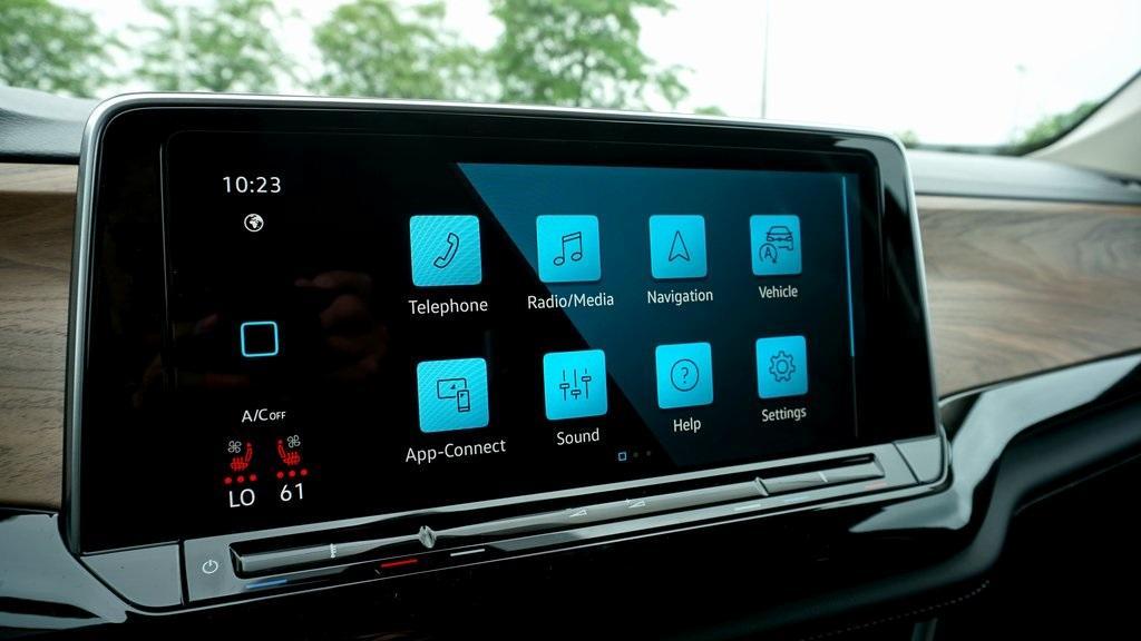 new 2025 Volkswagen Atlas car, priced at $48,700