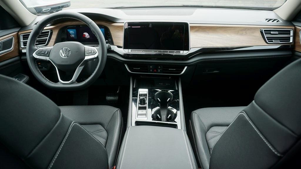 new 2025 Volkswagen Atlas car, priced at $48,700