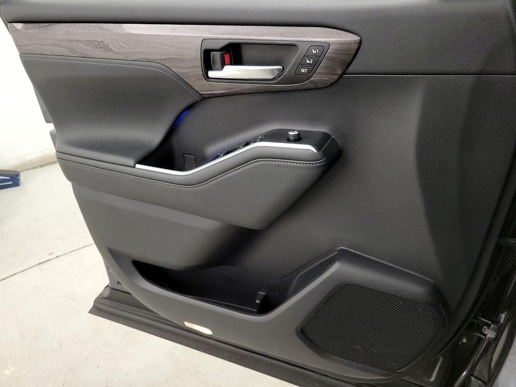 used 2021 Toyota Highlander Hybrid car, priced at $48,998