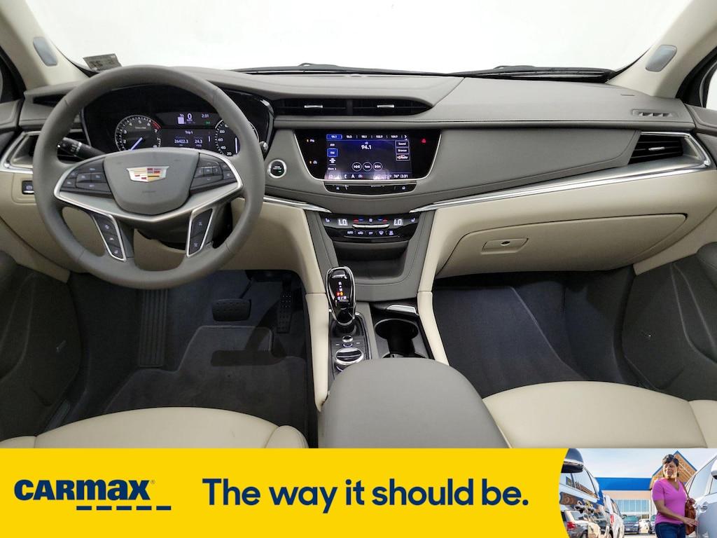 used 2022 Cadillac XT5 car, priced at $33,998