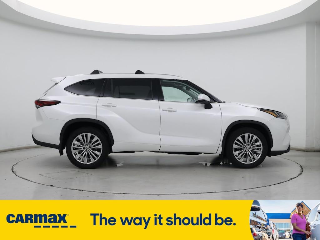 used 2025 Toyota Highlander car, priced at $52,998
