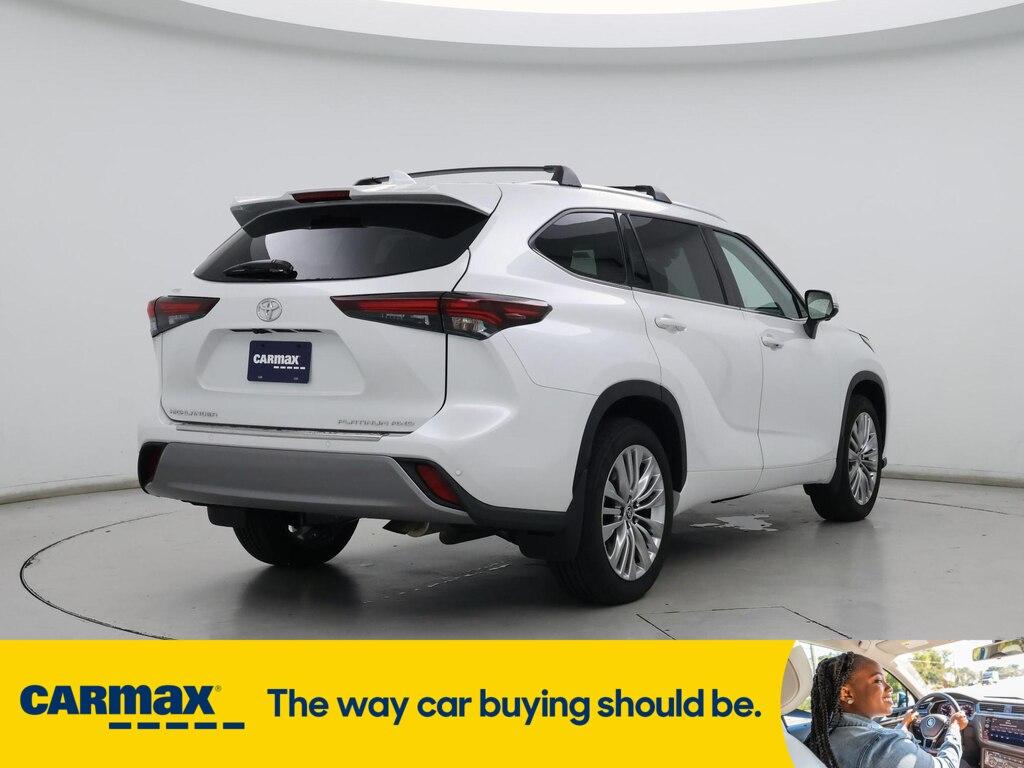 used 2025 Toyota Highlander car, priced at $52,998