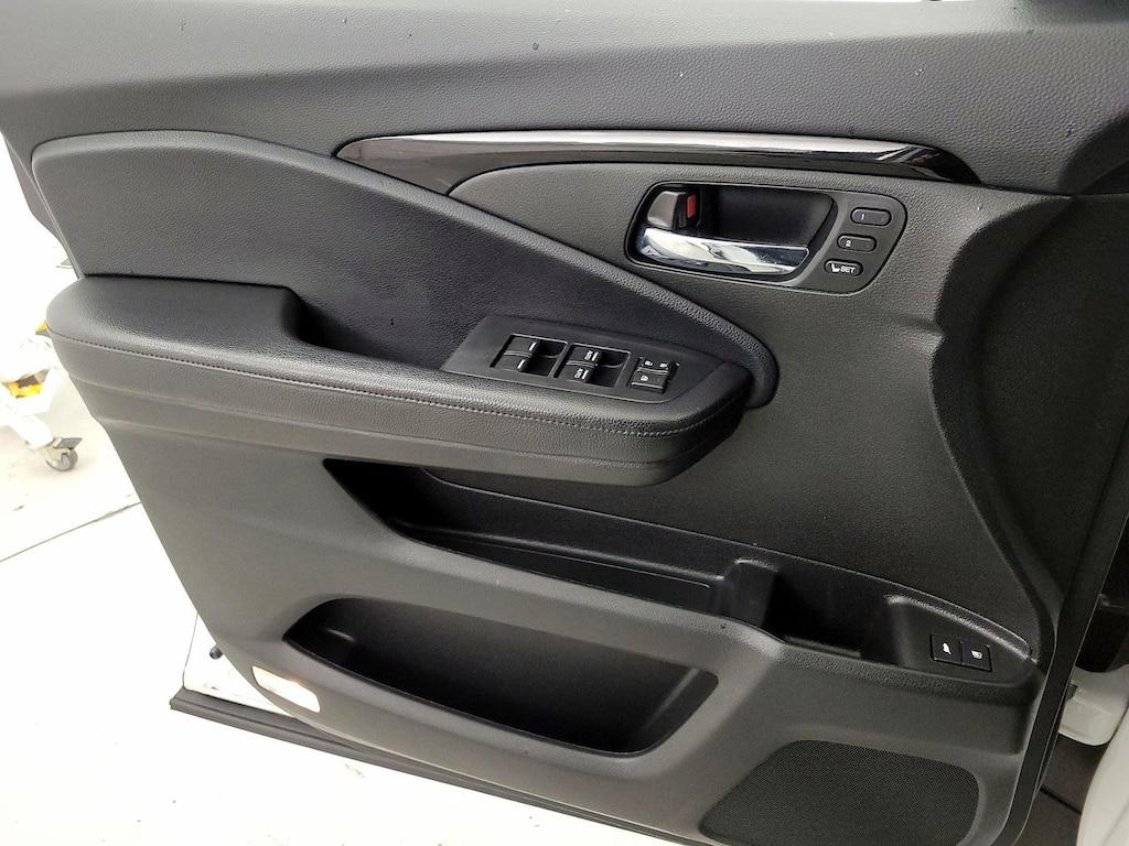 used 2020 Honda Pilot car, priced at $33,998