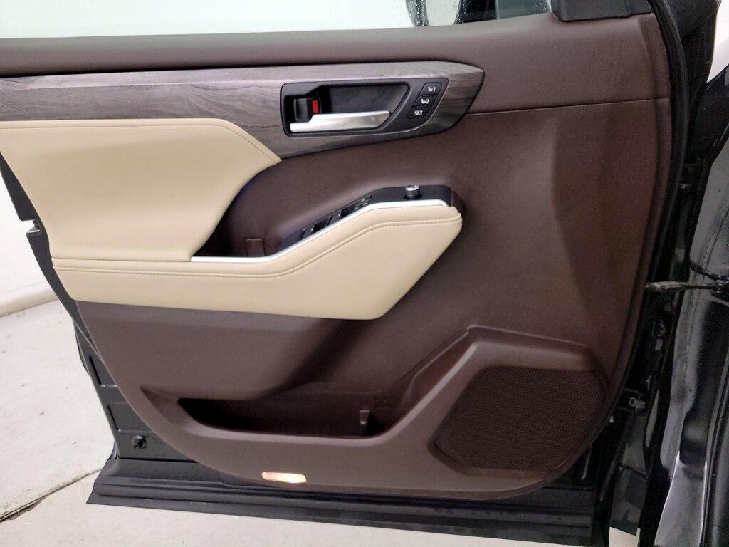 used 2021 Toyota Highlander car, priced at $39,998