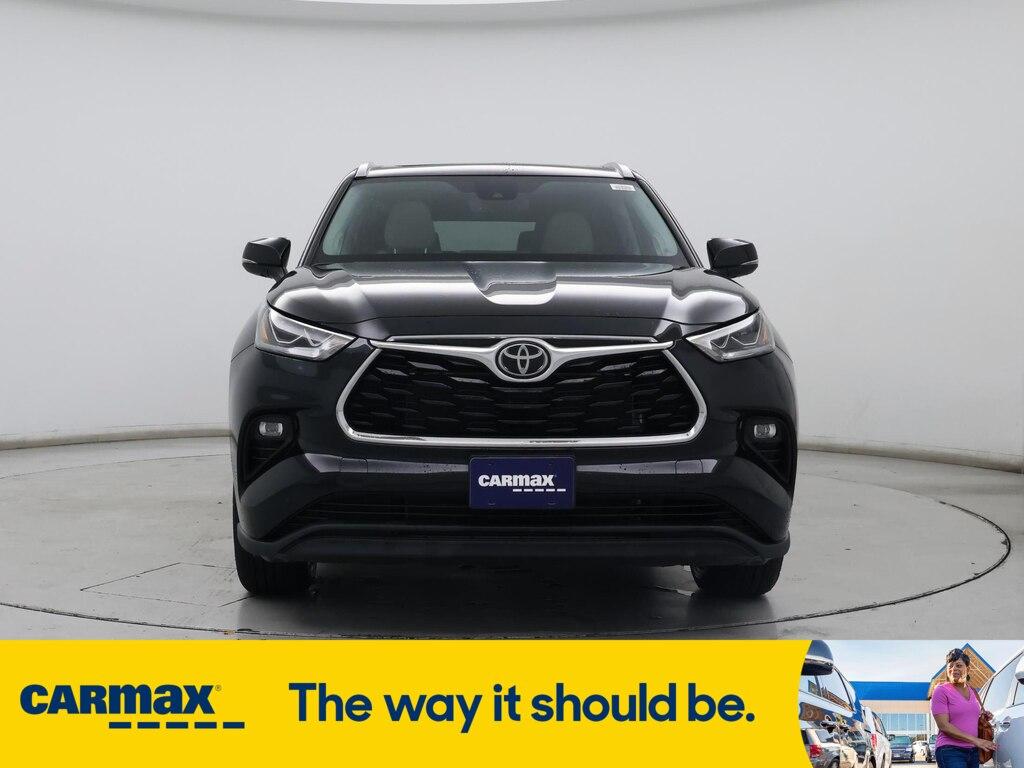 used 2021 Toyota Highlander car, priced at $39,998