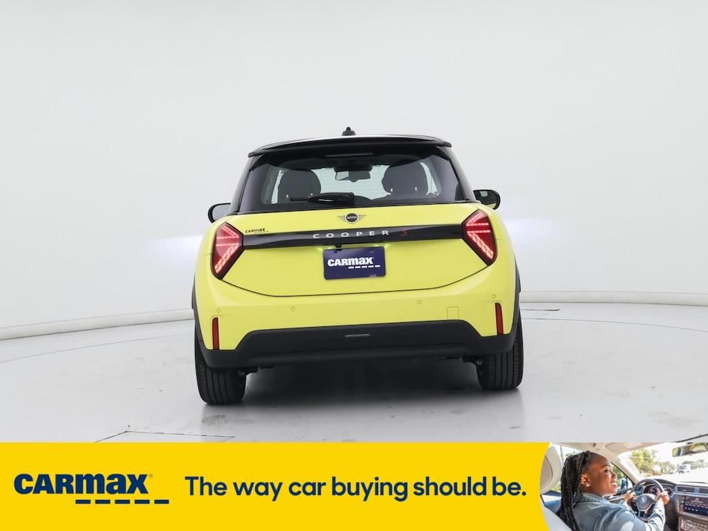 used 2025 MINI Hardtop car, priced at $33,998