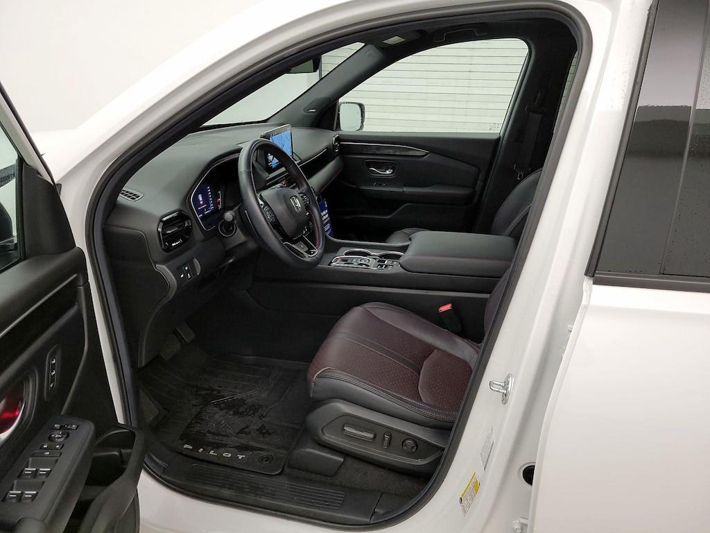 used 2025 Honda Pilot car, priced at $50,998