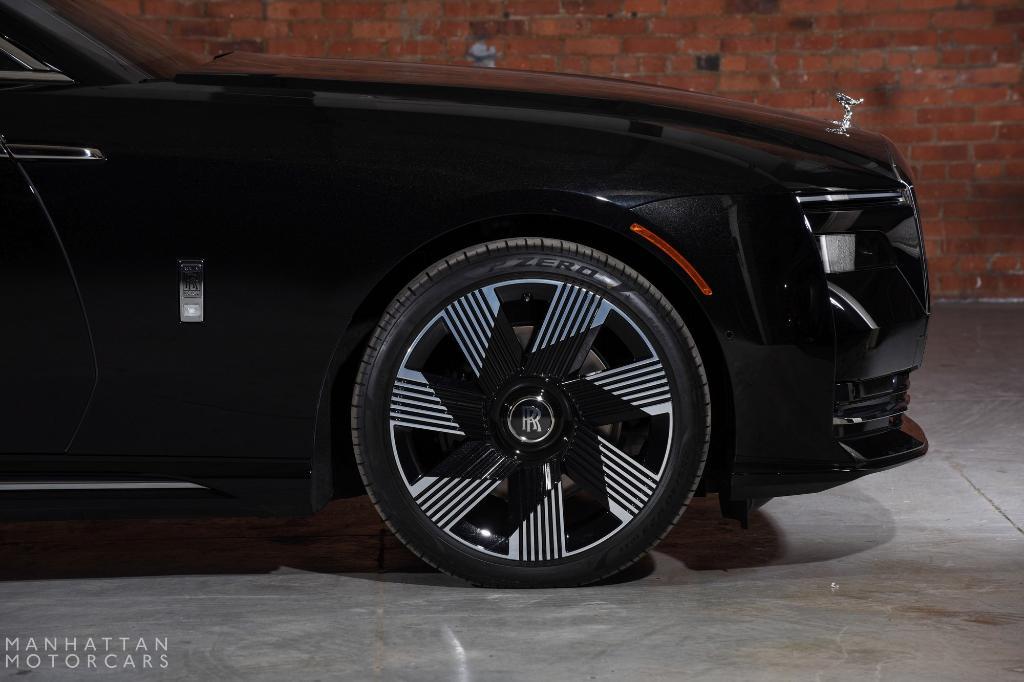 new 2025 Rolls-Royce Spectre car, priced at $469,125