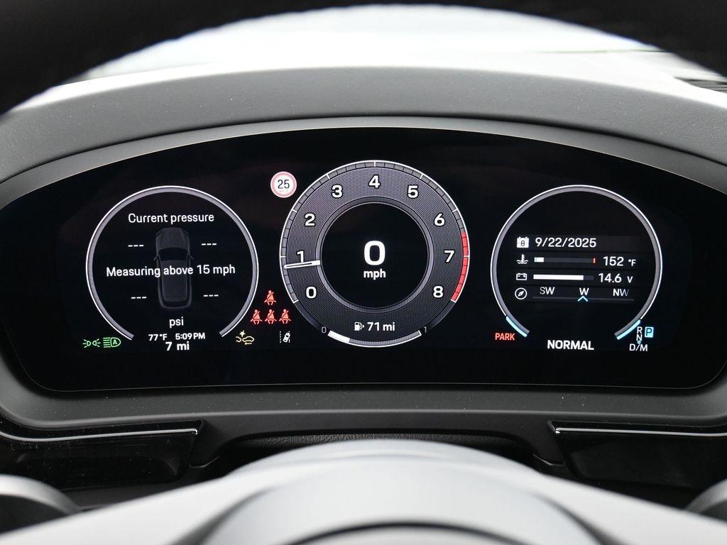 new 2025 Porsche Cayenne car, priced at $109,945