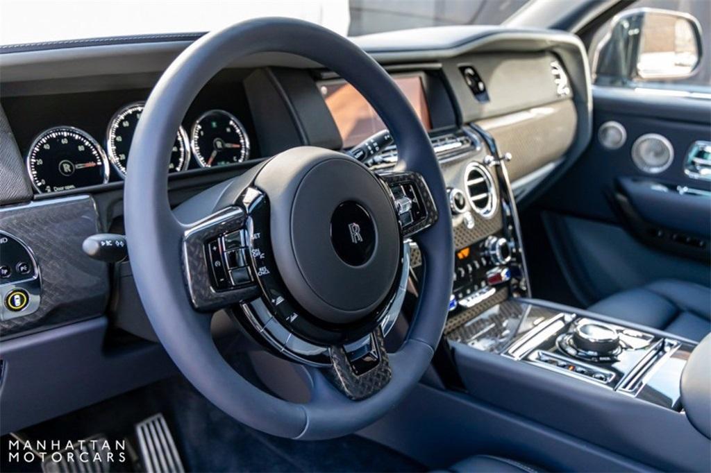 new 2023 Rolls-Royce Cullinan car