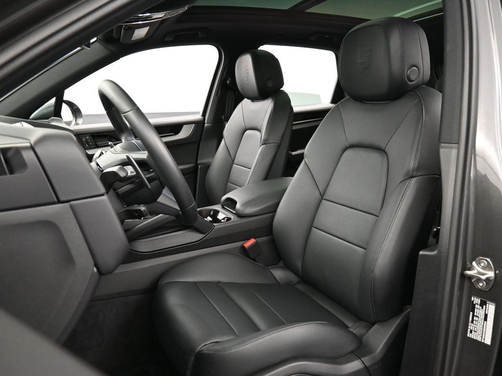 used 2025 Porsche Cayenne car, priced at $93,995
