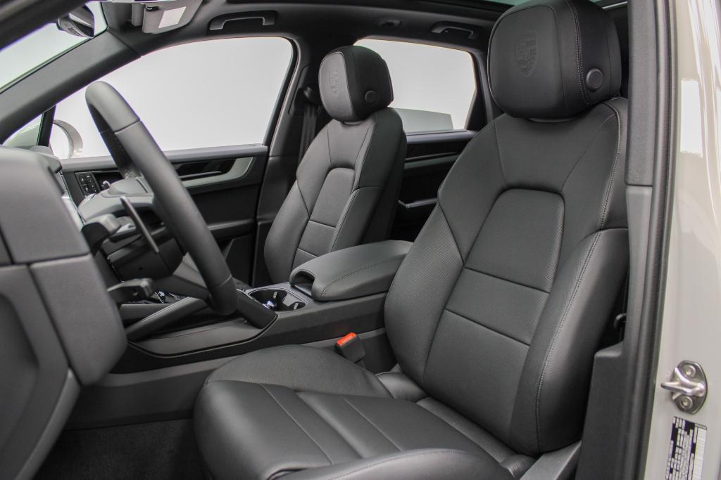 new 2025 Porsche Cayenne car, priced at $131,825