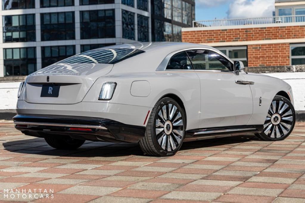 new 2024 Rolls-Royce Spectre car, priced at $519,425