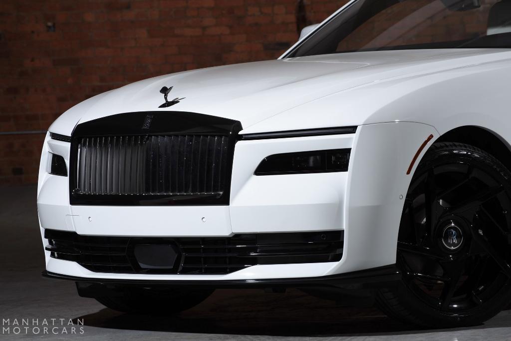 new 2025 Rolls-Royce Spectre car, priced at $559,875