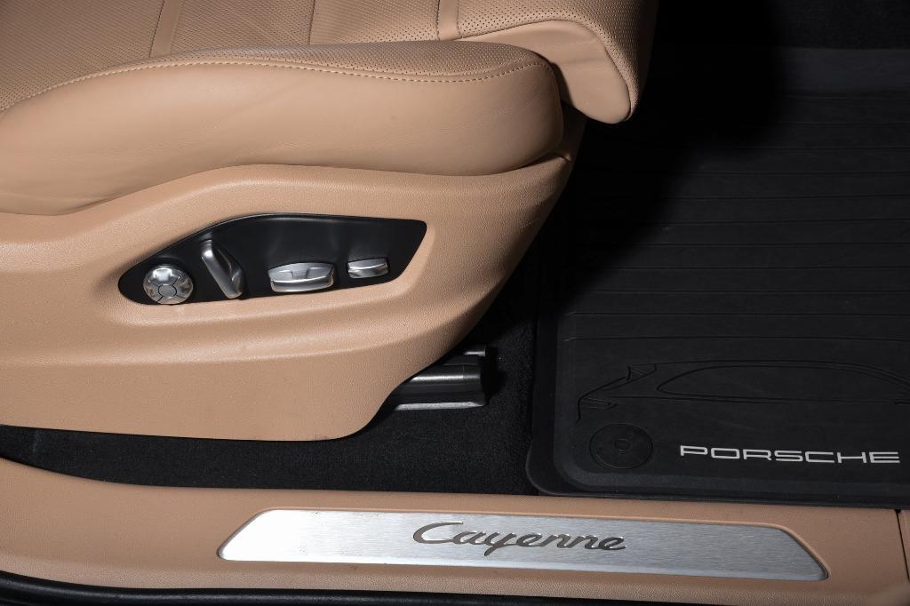 used 2021 Porsche Cayenne E-Hybrid car, priced at $74,995