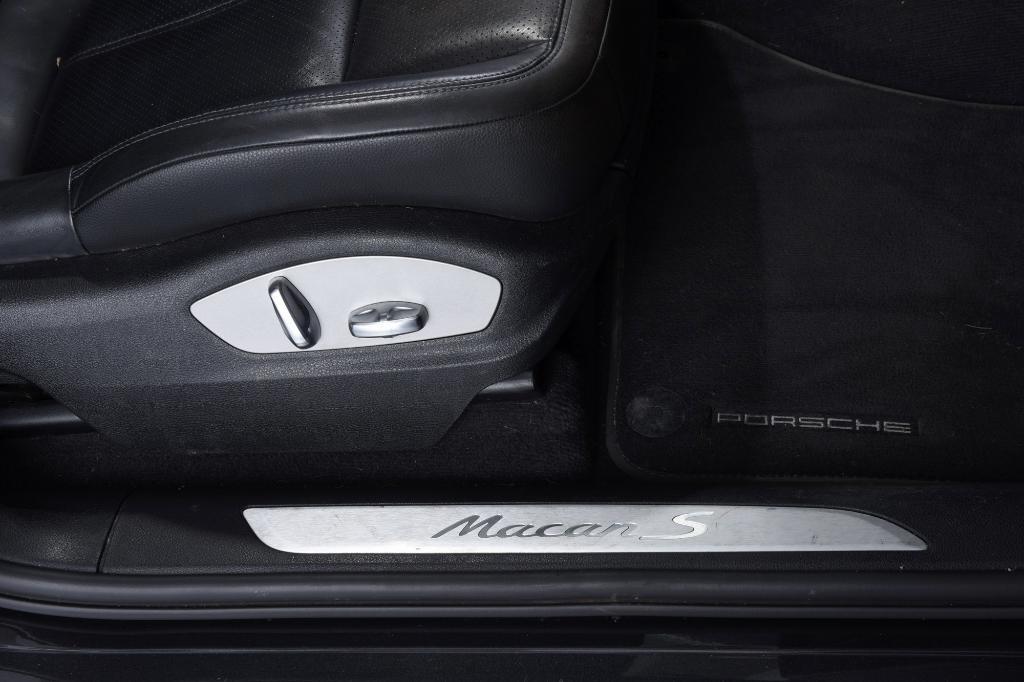 used 2021 Porsche Macan car, priced at $50,995