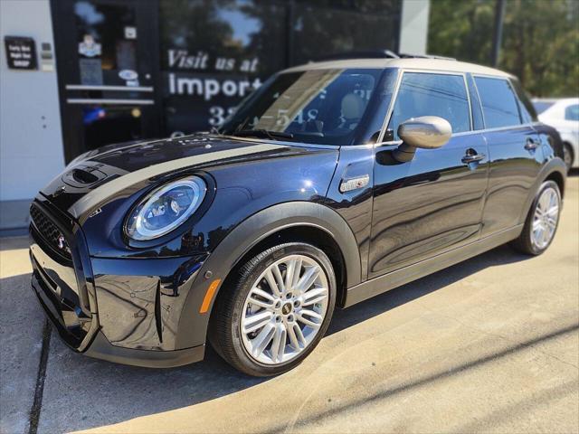 used 2024 MINI Hardtop car, priced at $32,900