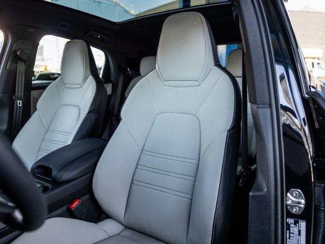 new 2025 Porsche Cayenne car, priced at $110,275