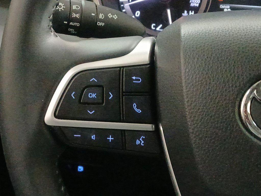 used 2022 Toyota Highlander car, priced at $40,900
