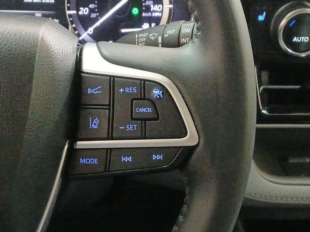 used 2022 Toyota Highlander car, priced at $40,900