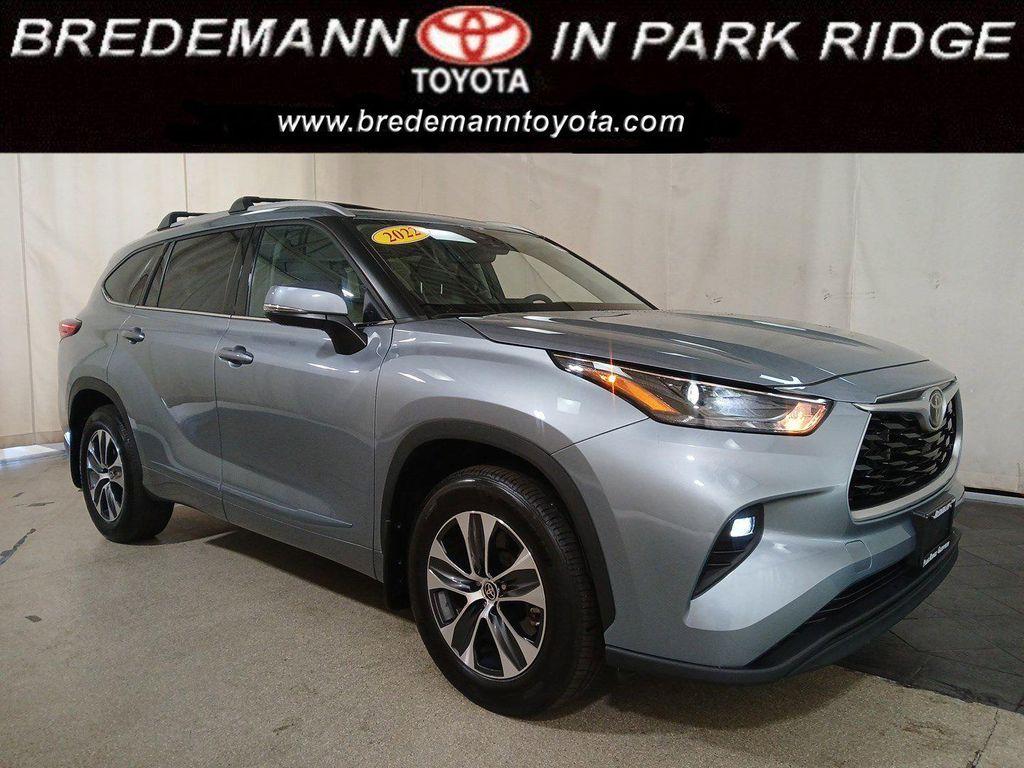 used 2022 Toyota Highlander car, priced at $40,900