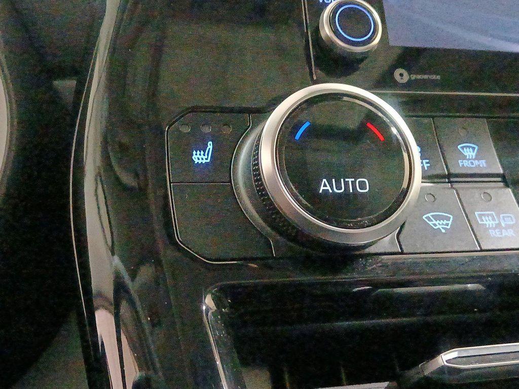 used 2022 Toyota Highlander car, priced at $40,900