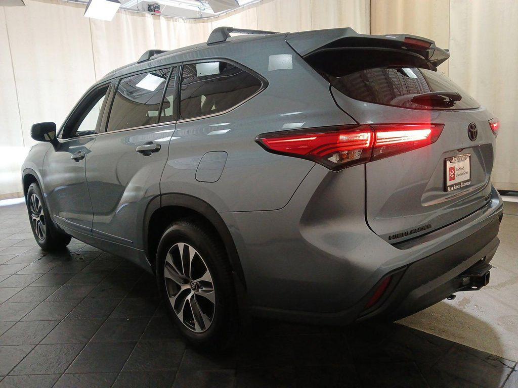 used 2022 Toyota Highlander car, priced at $40,900