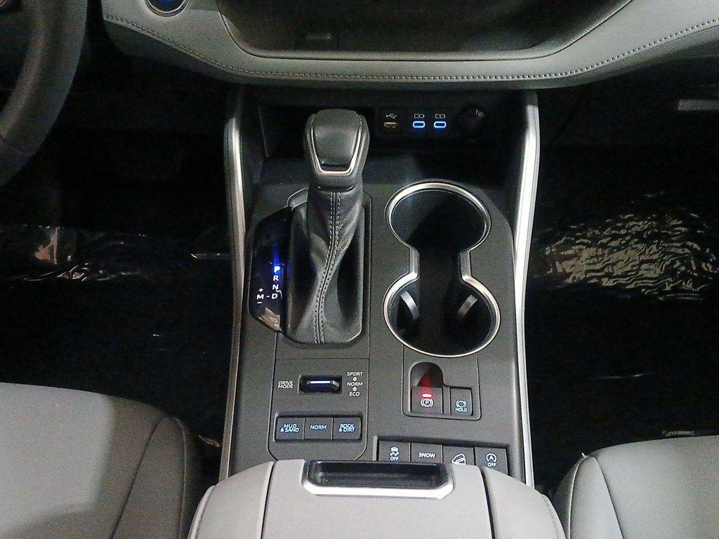used 2022 Toyota Highlander car, priced at $40,900