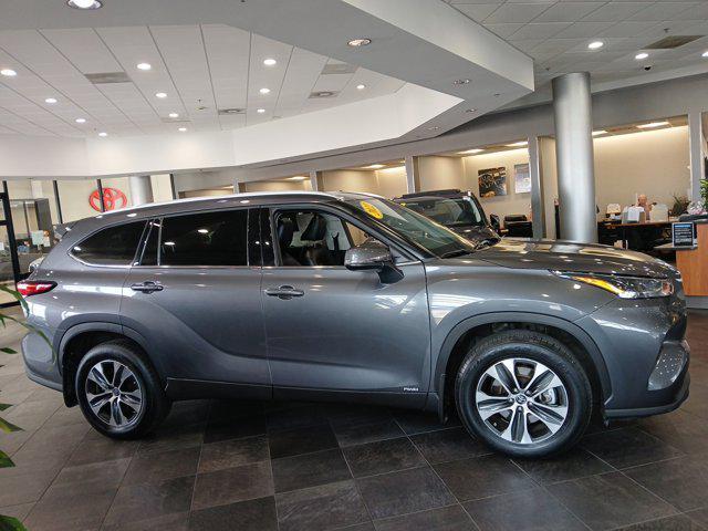 used 2022 Toyota Highlander Hybrid car, priced at $44,900