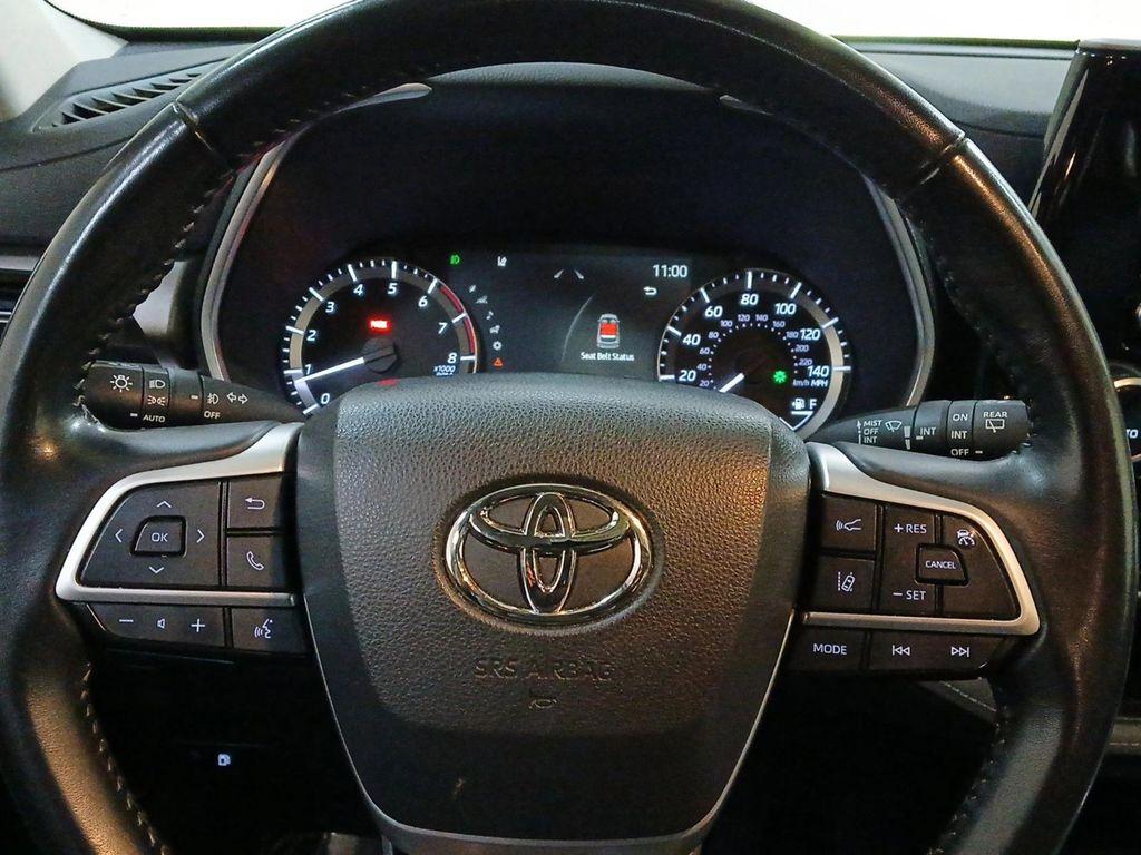 used 2023 Toyota Highlander car, priced at $30,900