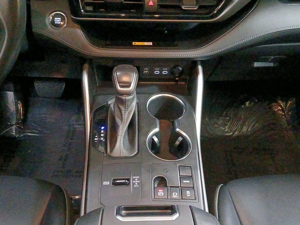 used 2023 Toyota Highlander car, priced at $30,900