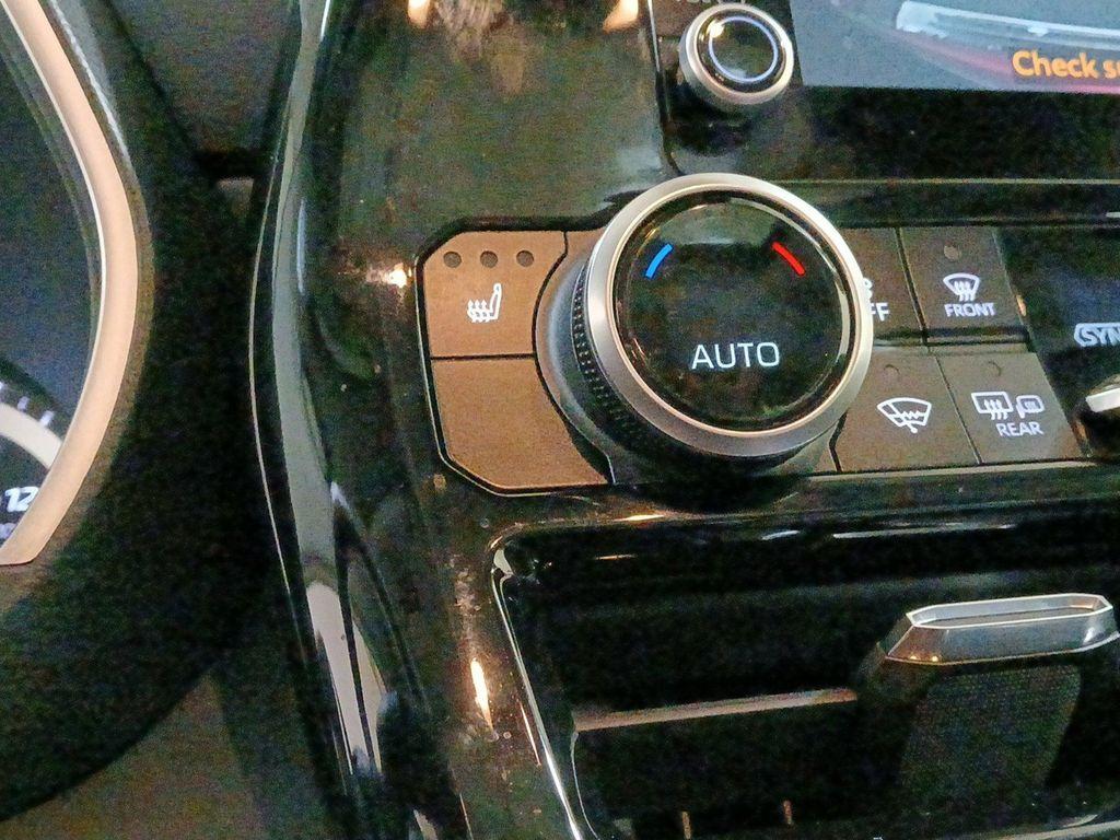 used 2023 Toyota Highlander car, priced at $30,900