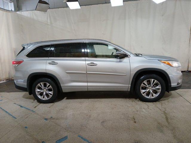 used 2015 Toyota Highlander car, priced at $22,400