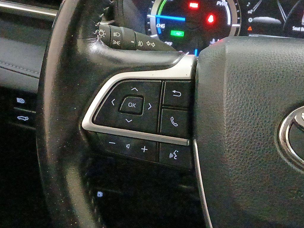 used 2023 Toyota Highlander Hybrid car, priced at $33,900
